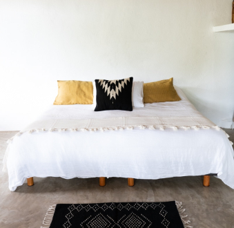 Lluvia Handwoven Mexican rug | Noir + Natural